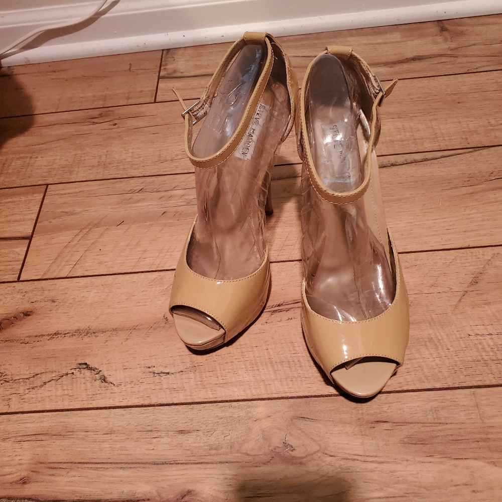 9.5 Steve Madden heels 👠